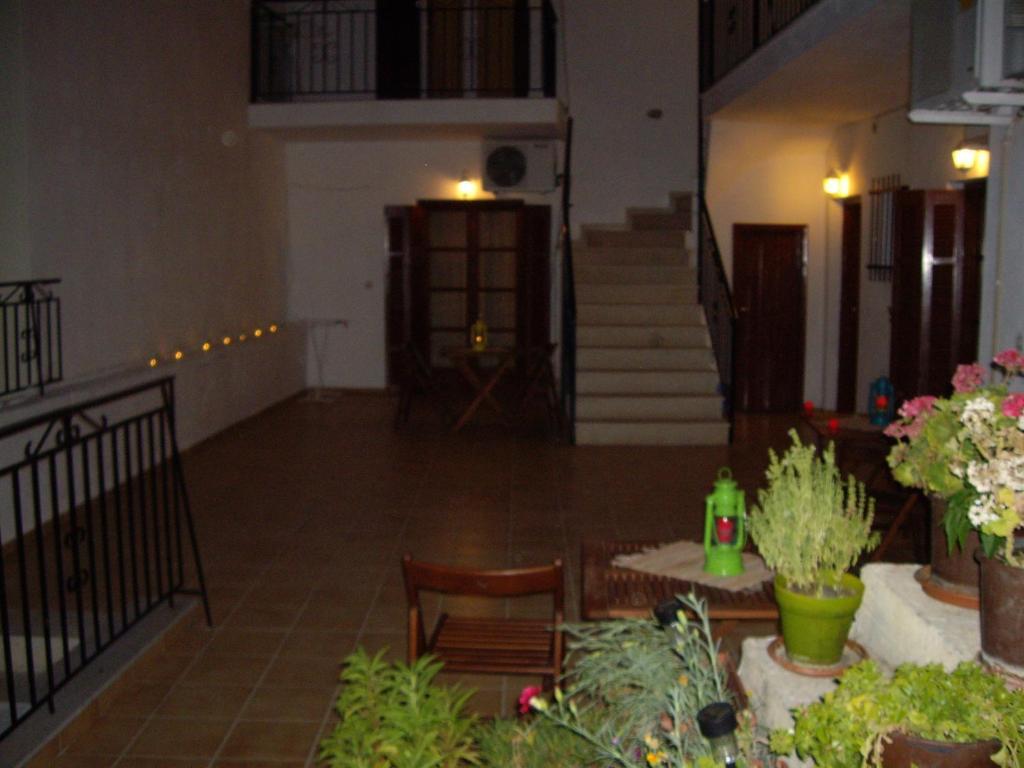Отель Aivaliotis House Скиатос Экстерьер фото